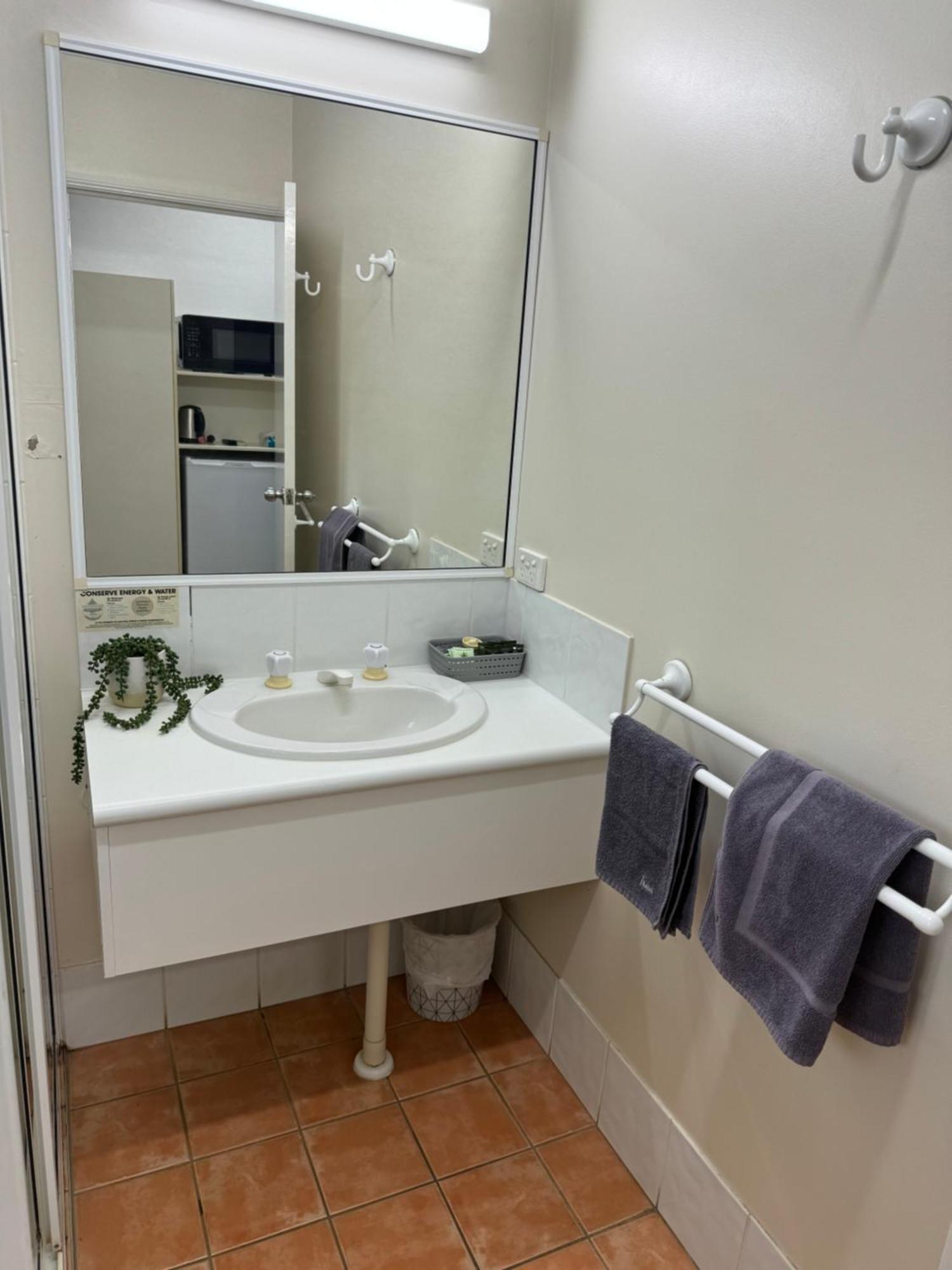 Mareeba Motor Inn Bagian luar foto