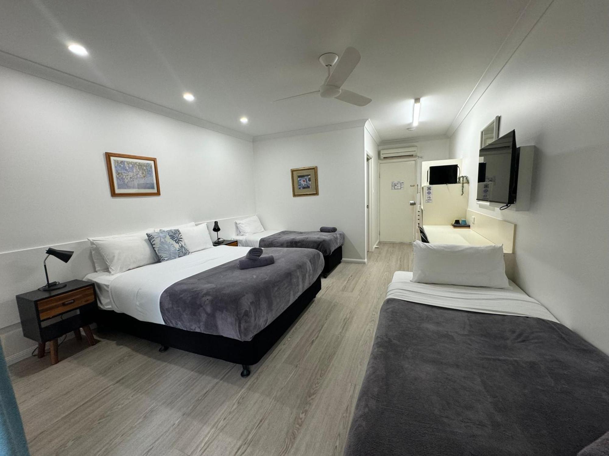 Mareeba Motor Inn Bagian luar foto