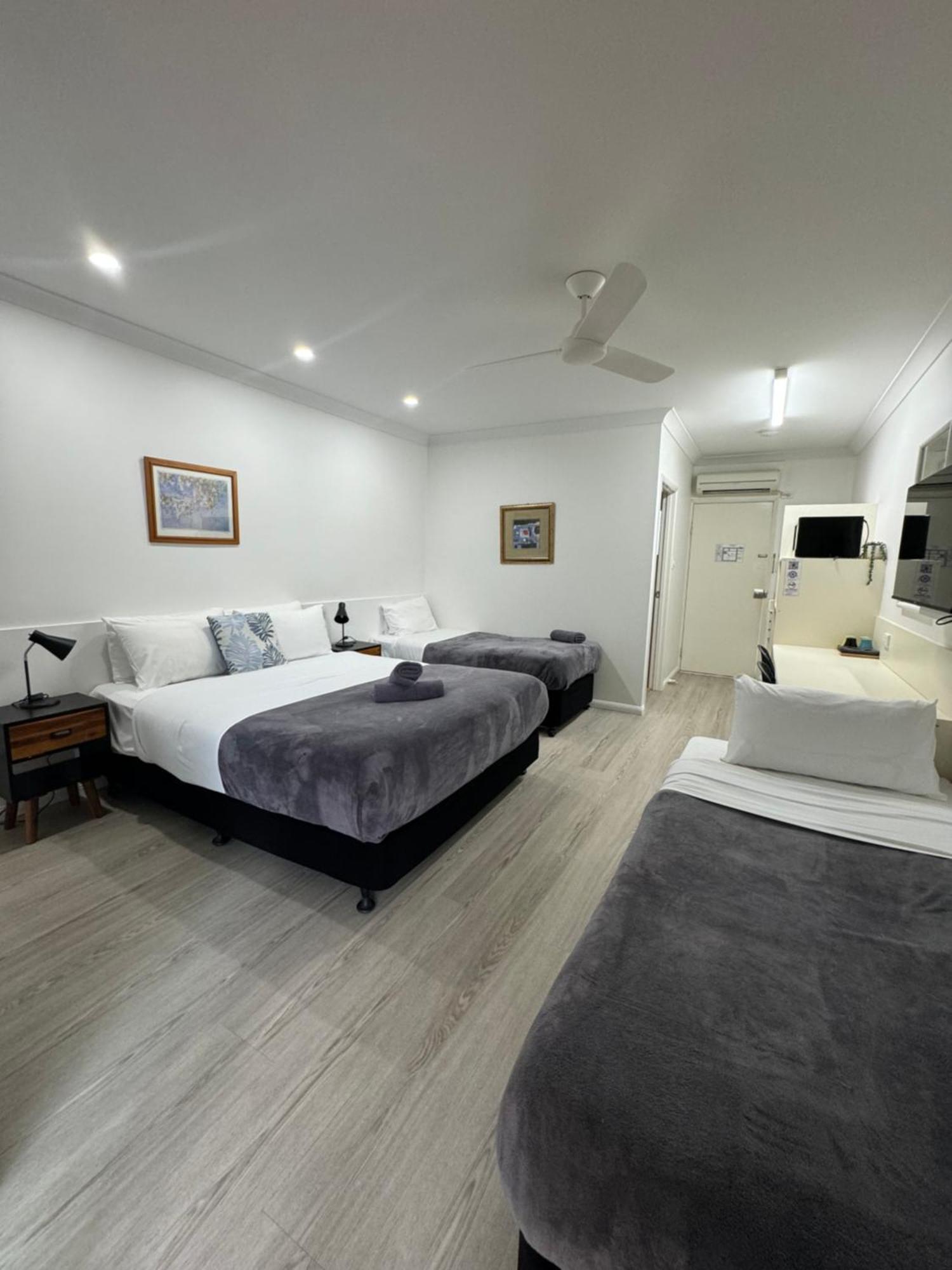 Mareeba Motor Inn Bagian luar foto