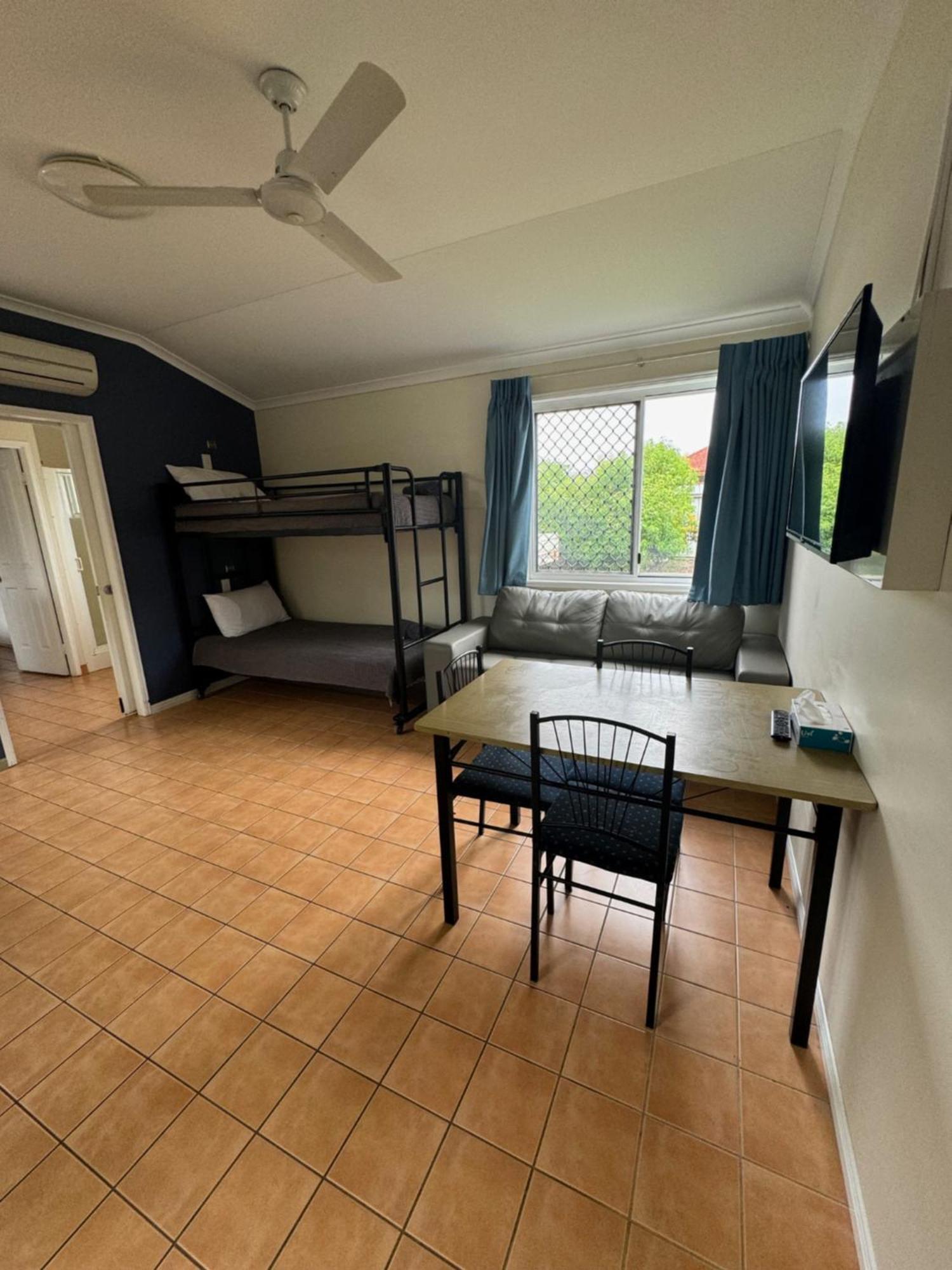 Mareeba Motor Inn Bagian luar foto
