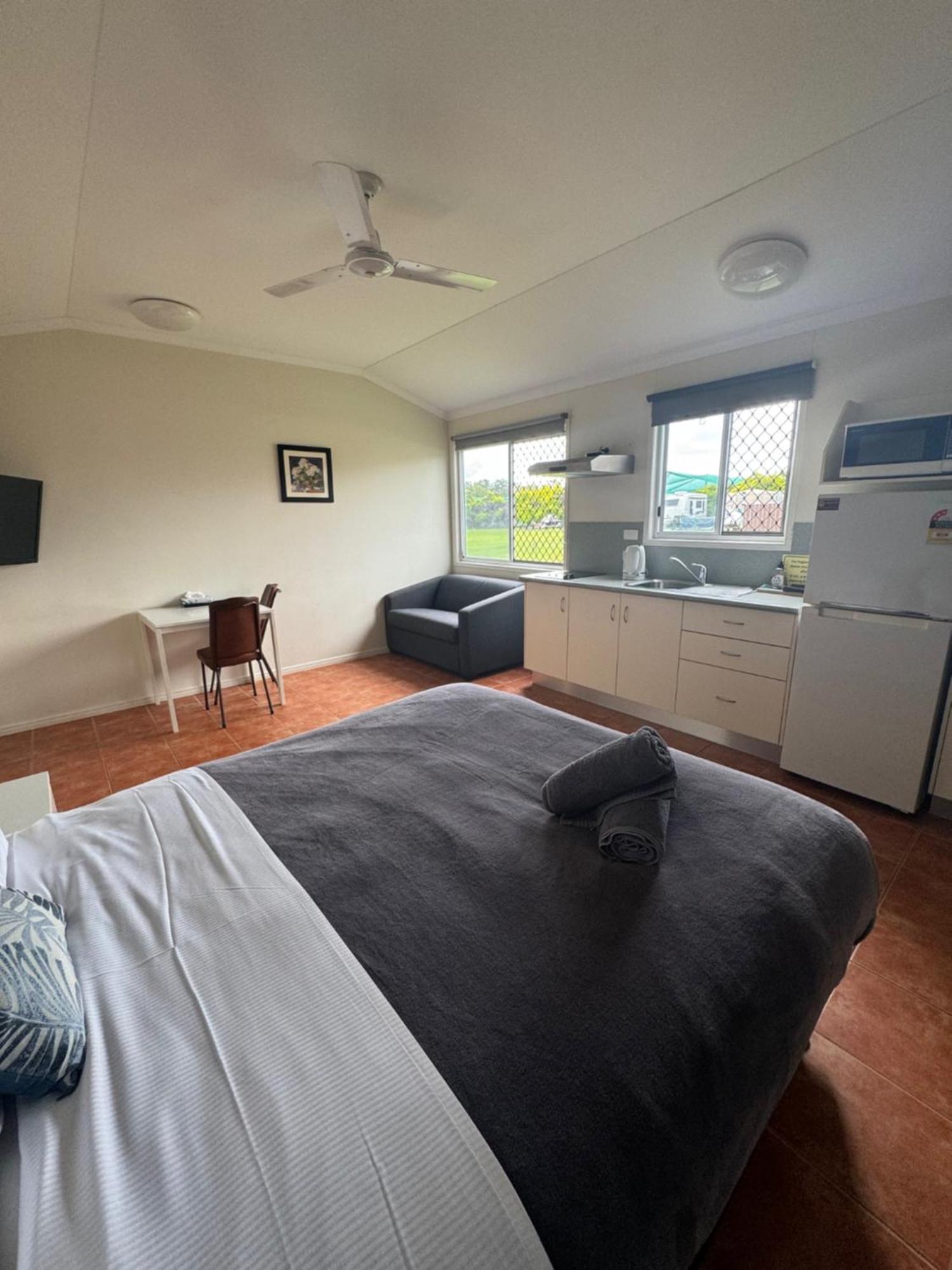 Mareeba Motor Inn Bagian luar foto